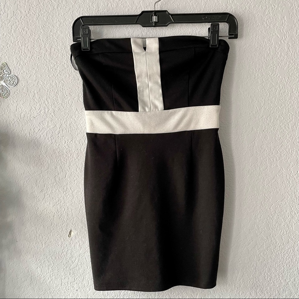 Forever 21 Black and White Mini Tube Dress  Size S (XXS/XS)